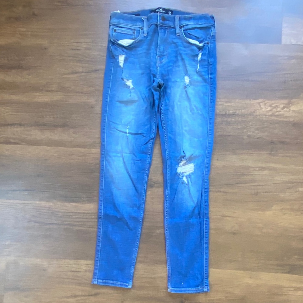 Hollister medium wash distressed skinny jeans